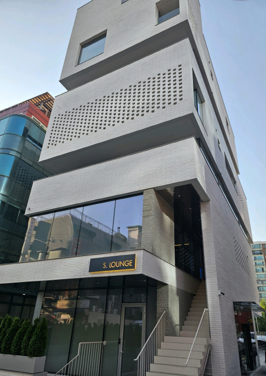 서울 강남구 '압구정 S.Lounge' 외관 모습. [삼성물산 건설부문 제공]